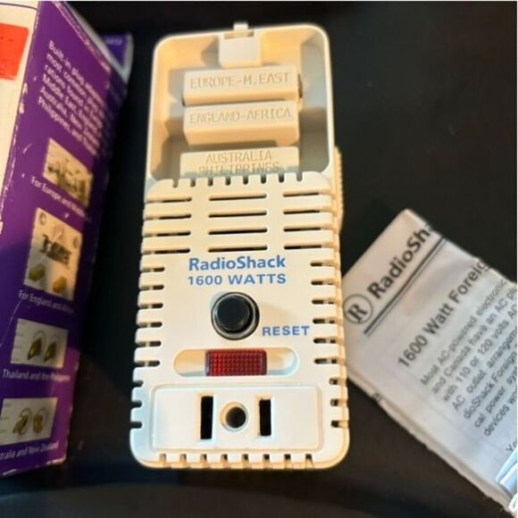 Radio Shack 1600 Watt Foreign Travel Voltage Converter - Picture 2 of 5